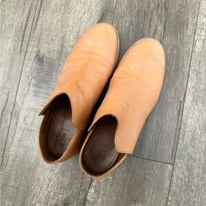 Women’s Frye booties 8.5